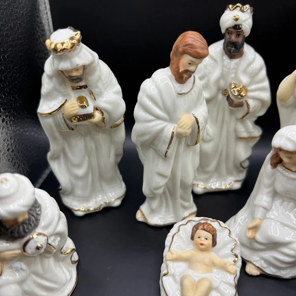 Galleria Fine Porcelain Nativity  9 Pc Set Figurine - Picture 6 of 13